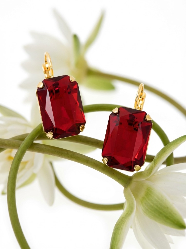 红宝石耳环百合